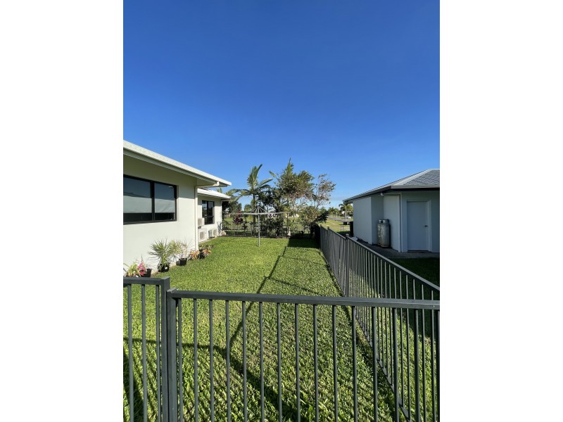1 Purtaboi Cl, Mission Beach QLD 4852