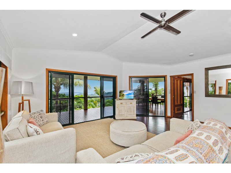 24 Bicton Cl, Bingil Bay QLD 4852