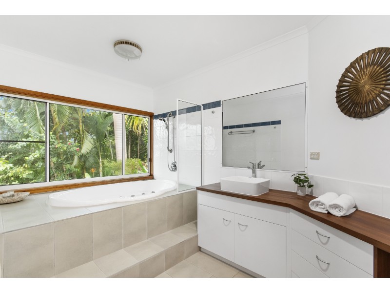 24 Bicton Cl, Bingil Bay QLD 4852