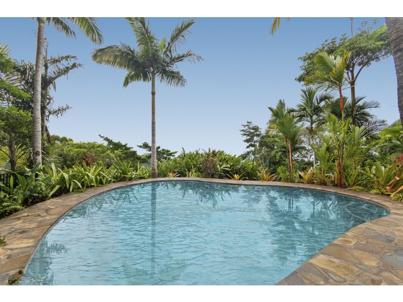 24 Bicton Cl, Bingil Bay QLD 4852