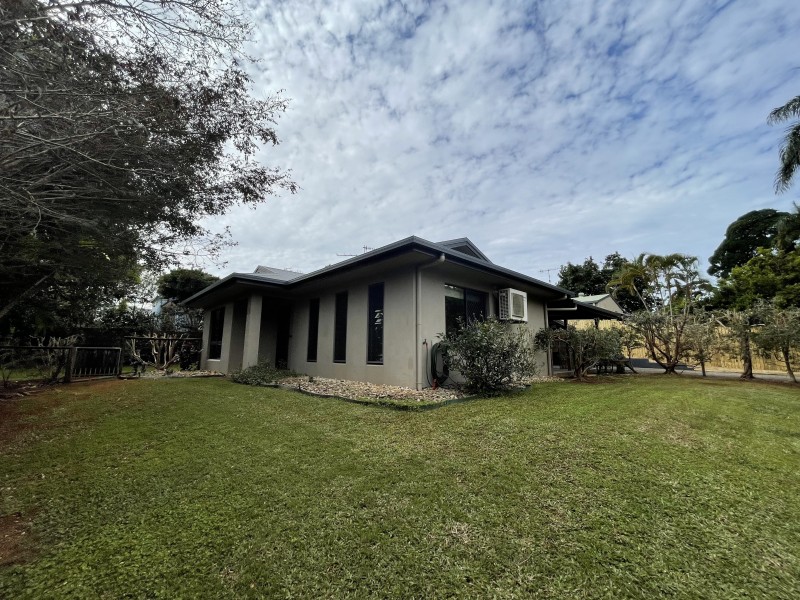 1D Royal Palm Dr, Mission Beach QLD 4852