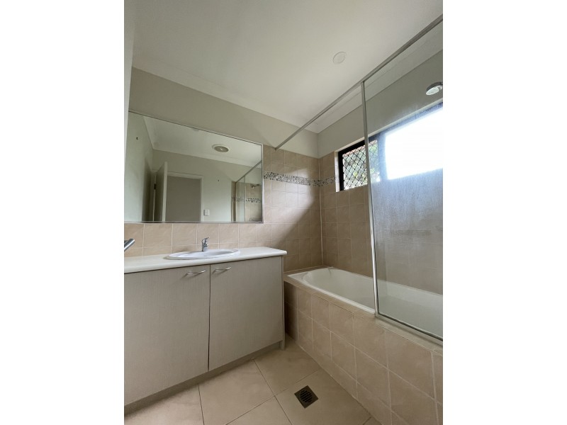 1D Royal Palm Dr, Mission Beach QLD 4852