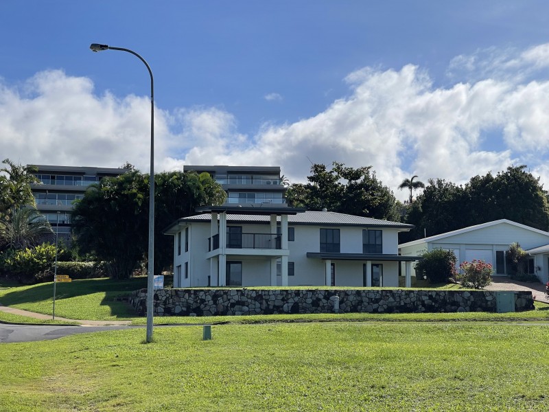 2 Endeavour Ave, Mission Beach QLD 4852