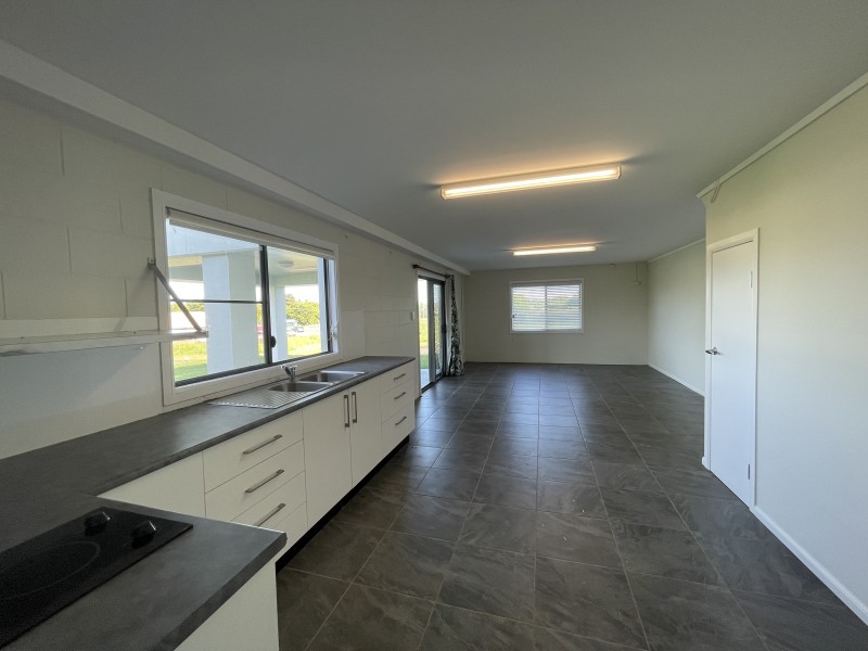 2 Endeavour Ave, Mission Beach QLD 4852