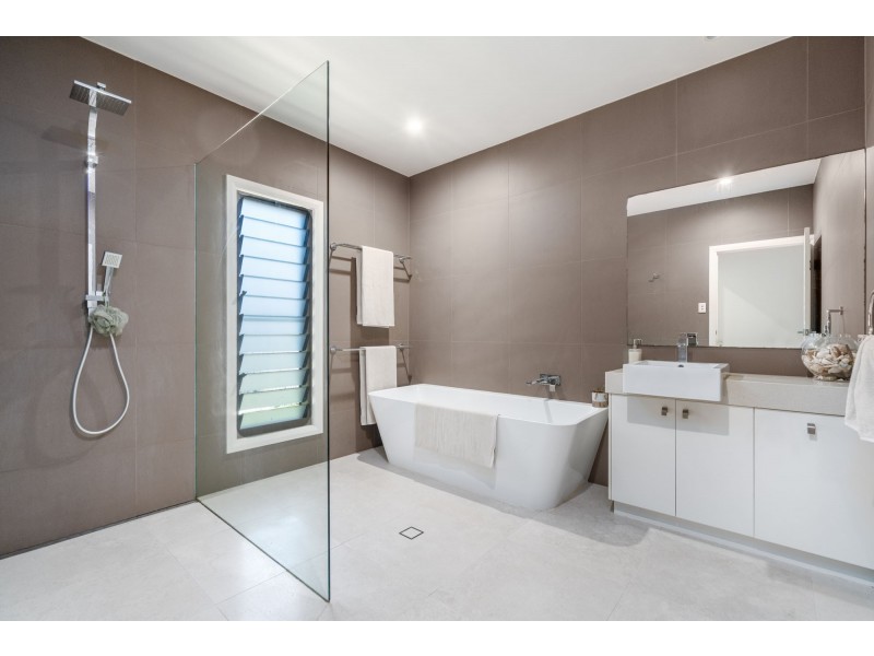 1 Sanctuary Cres, Wongaling Beach QLD 4852