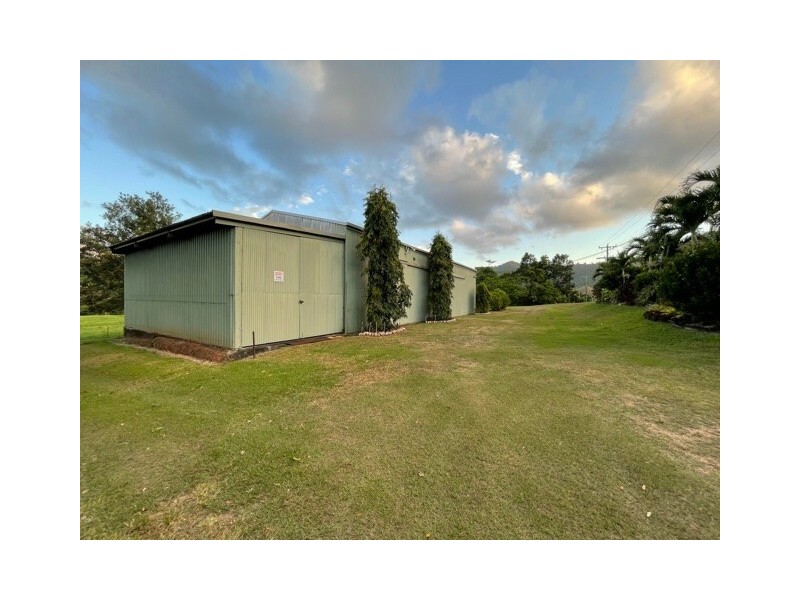 555 Bingil Bay Rd, Bingil Bay QLD 4852