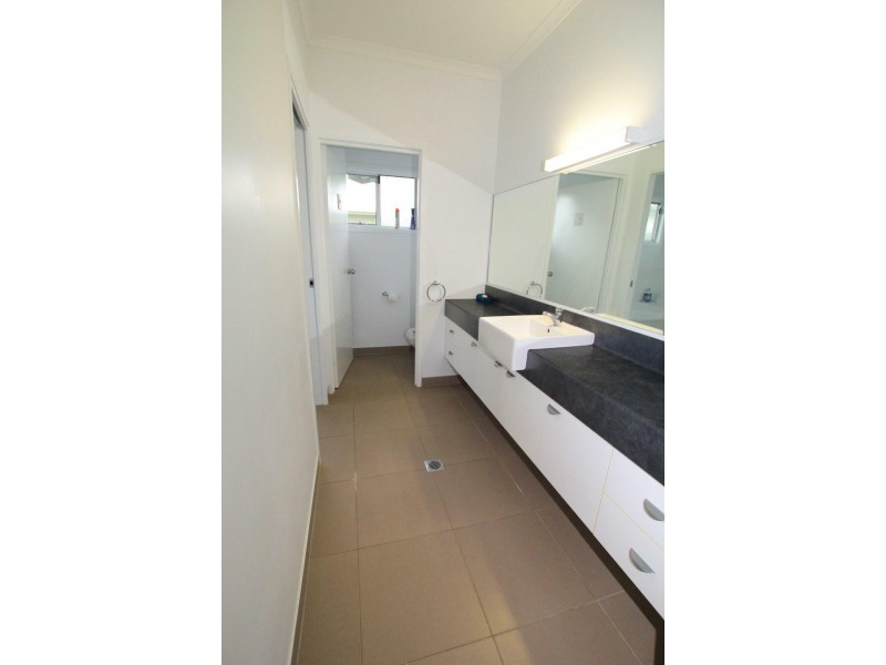 1/20 Seaview St, Mission Beach QLD 4852