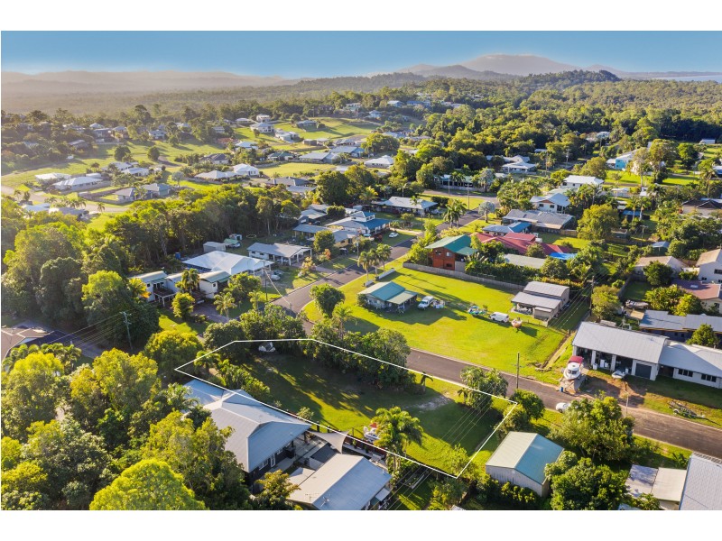 28 Seafarer St, South Mission Beach QLD 4852