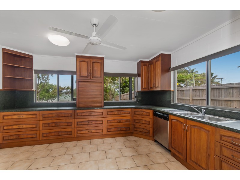 10 Kennedy Esp, South Mission Beach QLD 4852