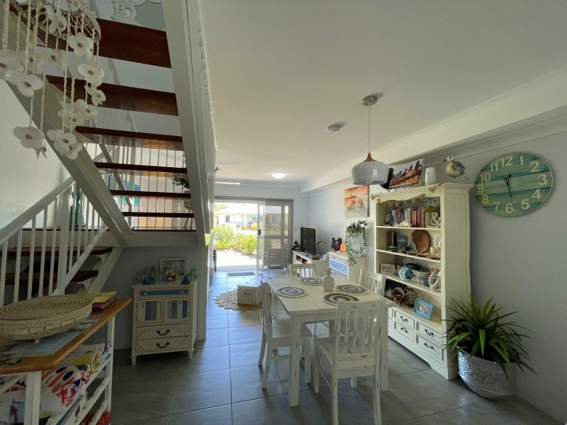 Unit 1/4 Hilliar St, Wongaling Beach QLD 4852