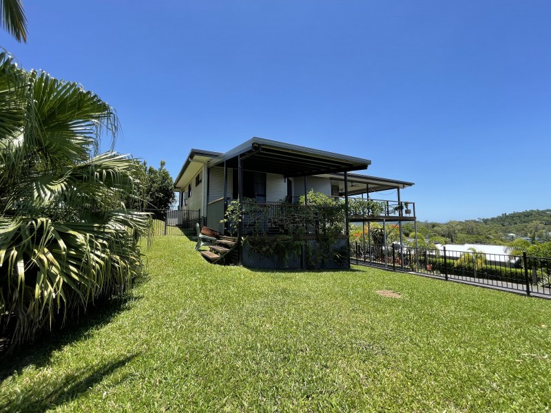 11 Riverside Tce, South Mission Beach QLD 4852