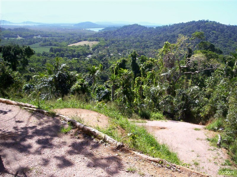 8 Bicton Cl, Bingil Bay QLD 4852