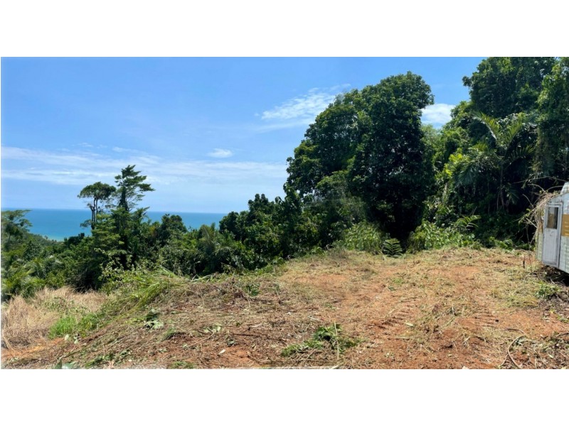 8 Bicton Cl, Bingil Bay QLD 4852