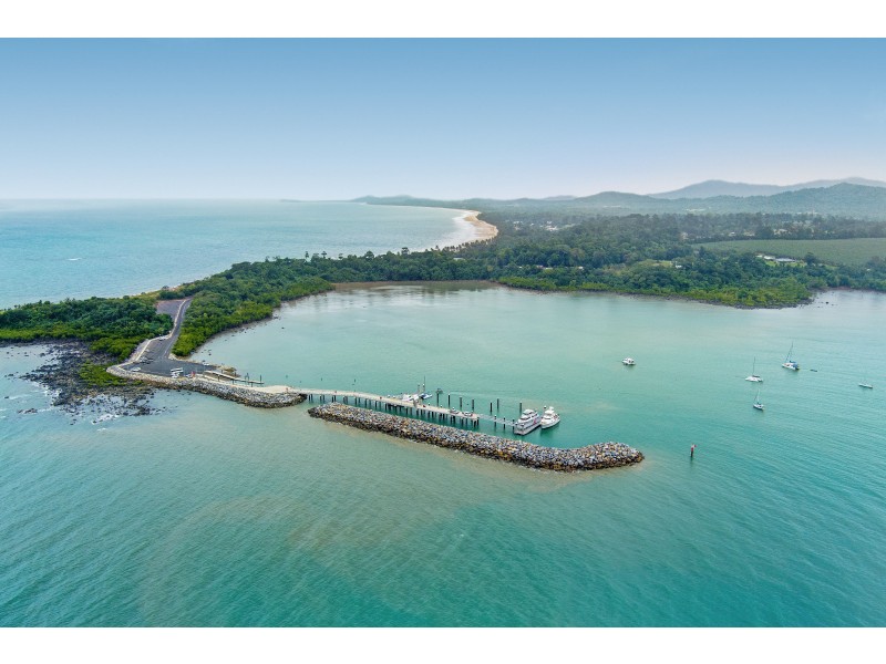 8 Bicton Cl, Bingil Bay QLD 4852