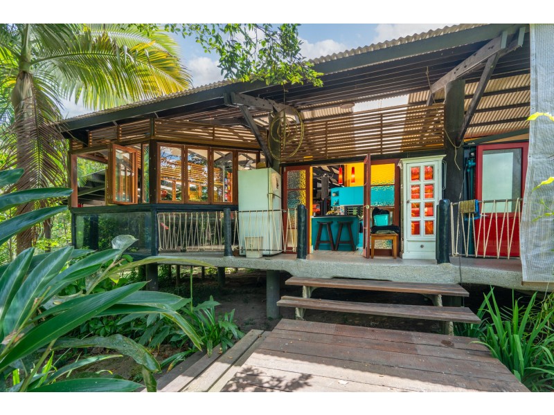 10 South Maria Creek Close, Mission Beach QLD 4852