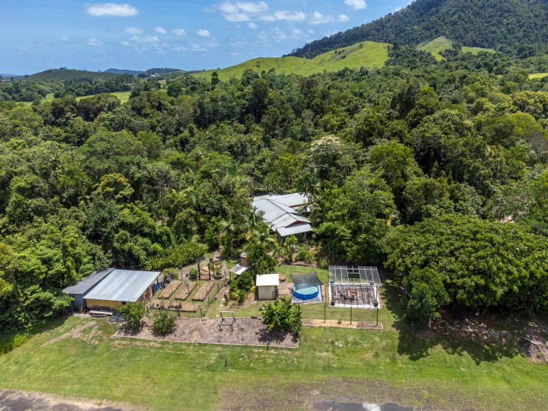 10 South Maria Creek Close, Mission Beach QLD 4852
