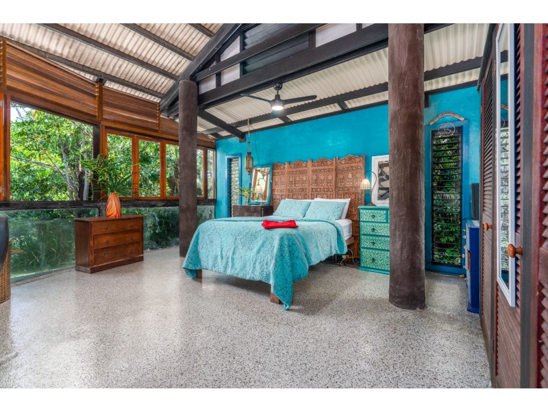 10 South Maria Creek Close, Mission Beach QLD 4852