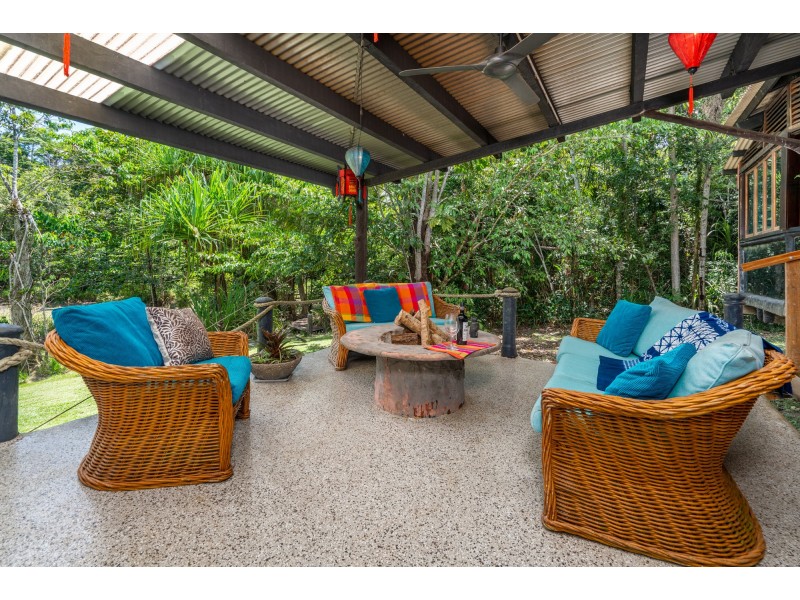 10 South Maria Creek Close, Mission Beach QLD 4852