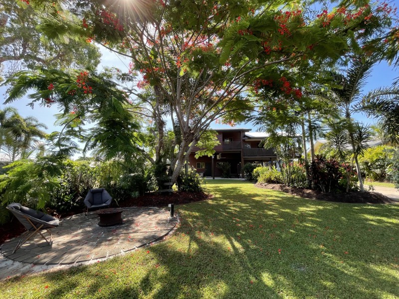 27 Buccaneer St, South Mission Beach QLD 4852