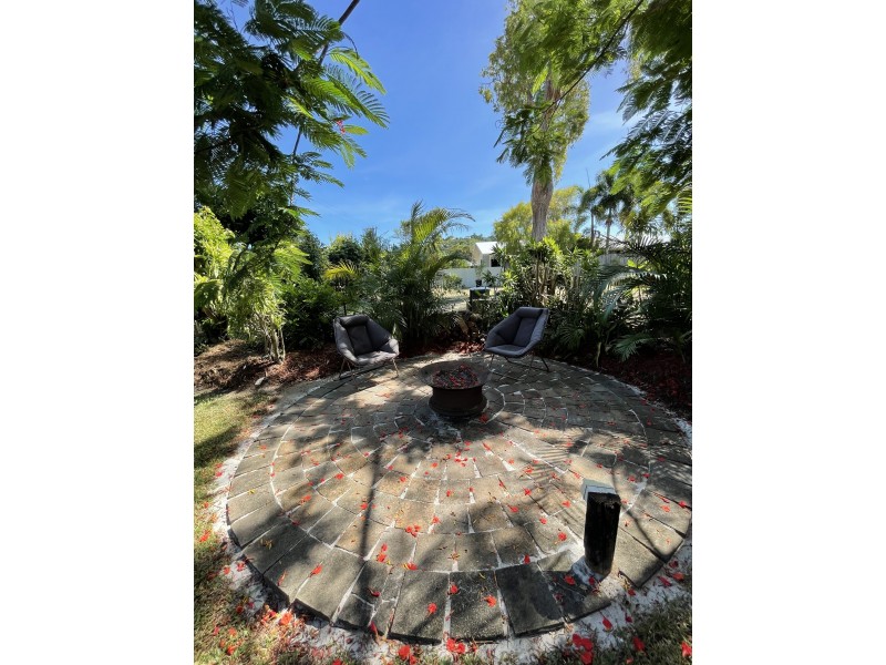 27 Buccaneer St, South Mission Beach QLD 4852