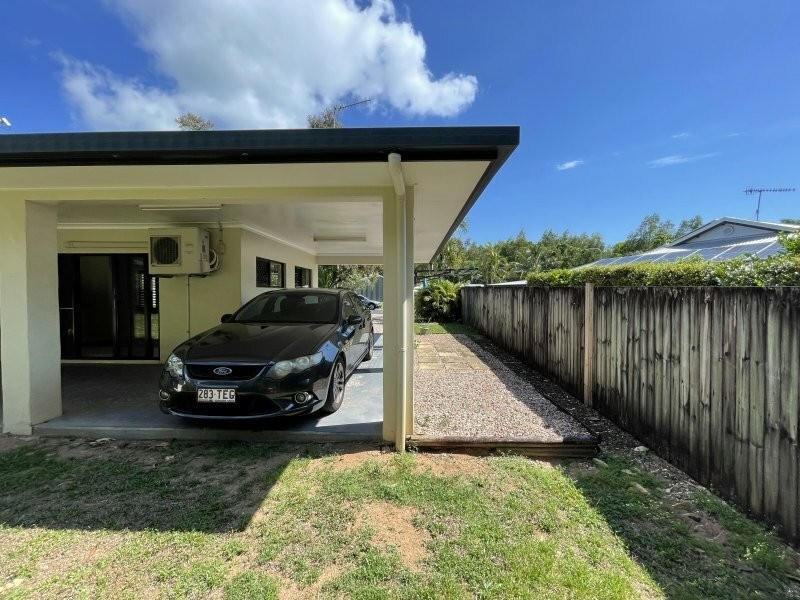 2 Kootooloo Cl, Wongaling Beach QLD 4852