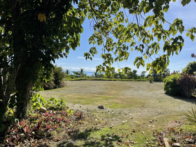 8 Cutten St, Bingil Bay QLD 4852