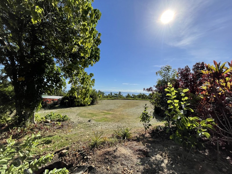 8 Cutten St, Bingil Bay QLD 4852