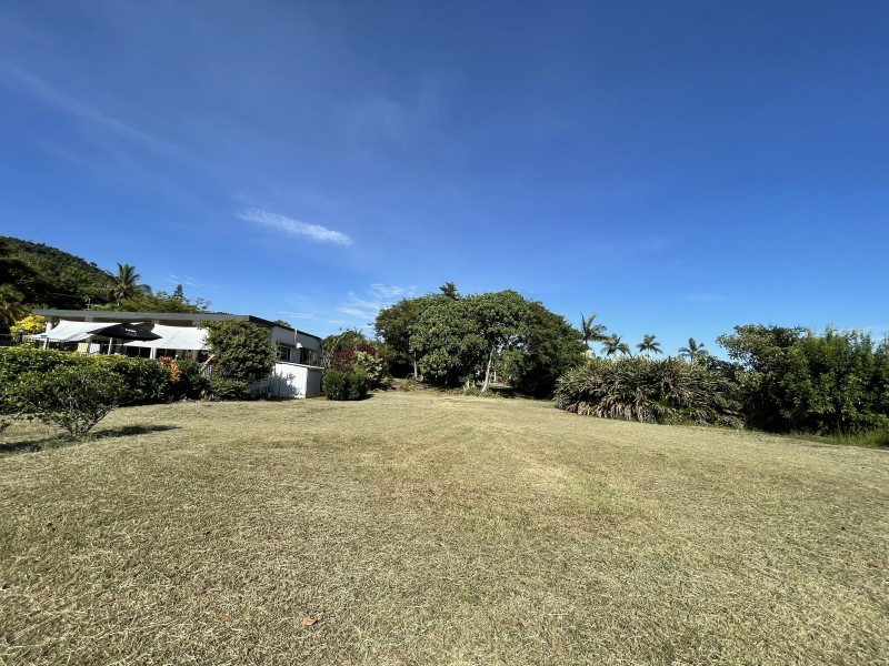 8 Cutten St, Bingil Bay QLD 4852