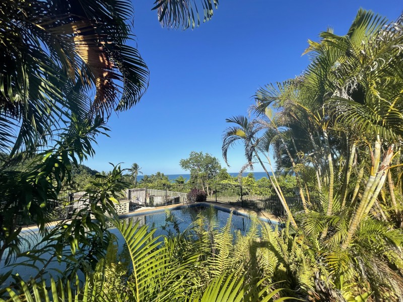 10 Cutten St, Bingil Bay QLD 4852