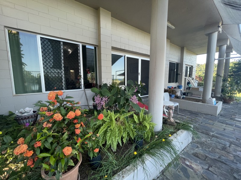 10 Cutten St, Bingil Bay QLD 4852