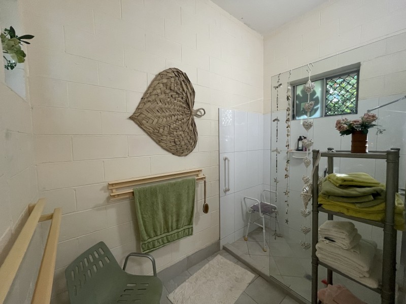 10 Cutten St, Bingil Bay QLD 4852