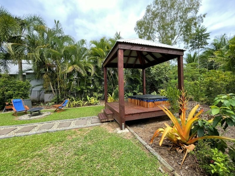 22 Southward St, Mission Beach QLD 4852