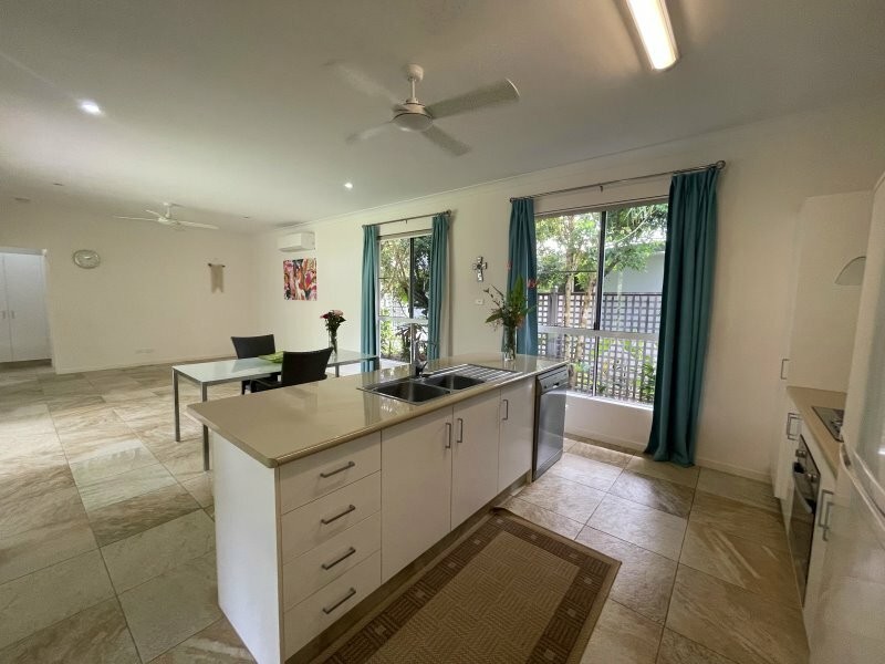 22 Southward St, Mission Beach QLD 4852