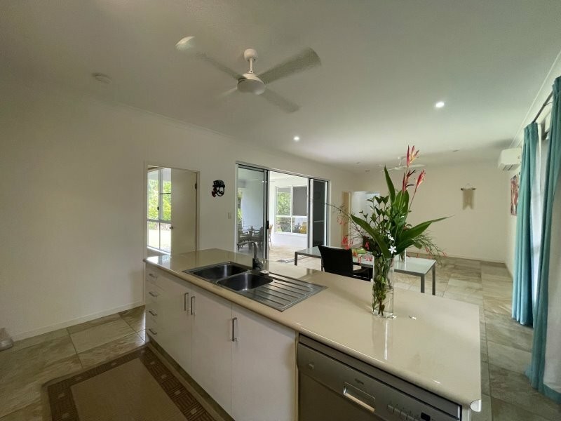 22 Southward St, Mission Beach QLD 4852