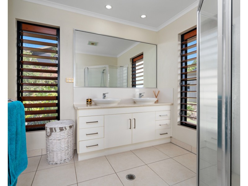 9 Dunkalli Cres, Wongaling Beach QLD 4852