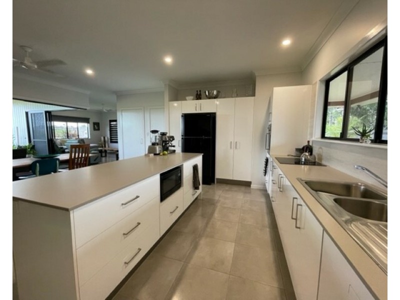 27 Rise Cres, Mission Beach QLD 4852