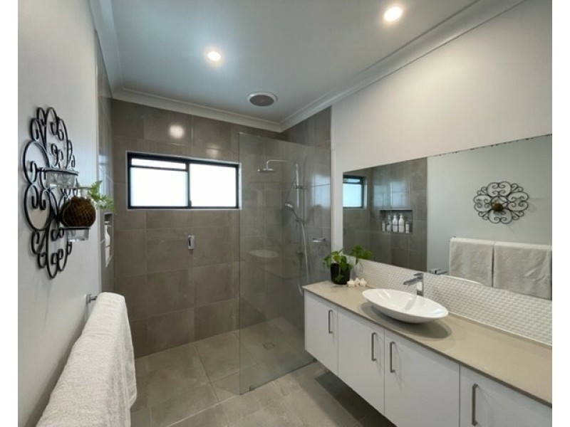 27 Rise Cres, Mission Beach QLD 4852