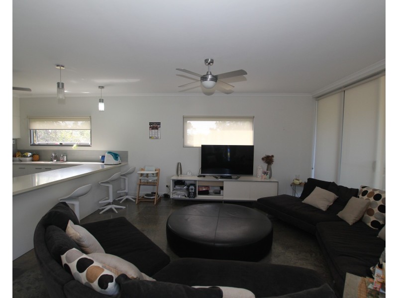 2/2 Donkin Lane, Mission Beach QLD 4852