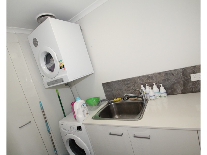 2/2 Donkin Lane, Mission Beach QLD 4852