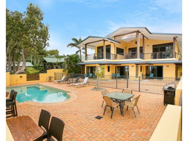 24 Kennedy Esplanade, South Mission Beach QLD 4852