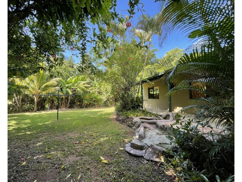 7 Hutchison Cl, Mission Beach QLD 4852