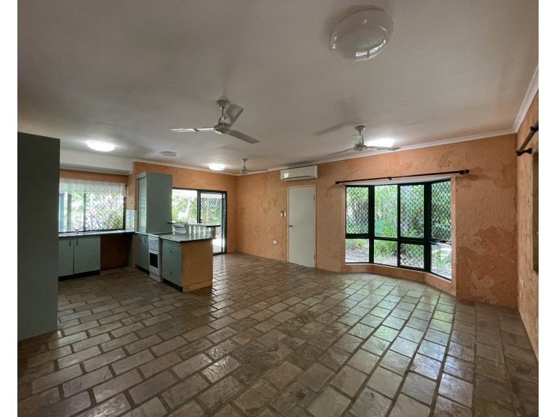 7 Hutchison Cl, Mission Beach QLD 4852