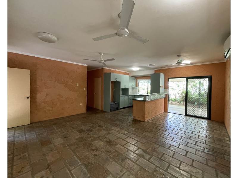 7 Hutchison Cl, Mission Beach QLD 4852