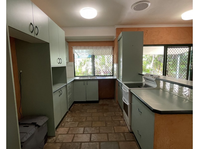 7 Hutchison Cl, Mission Beach QLD 4852