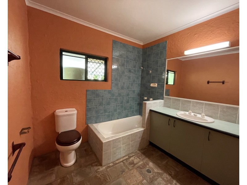 7 Hutchison Cl, Mission Beach QLD 4852