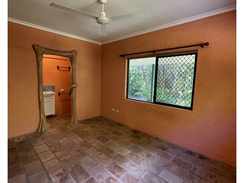 7 Hutchison Cl, Mission Beach QLD 4852