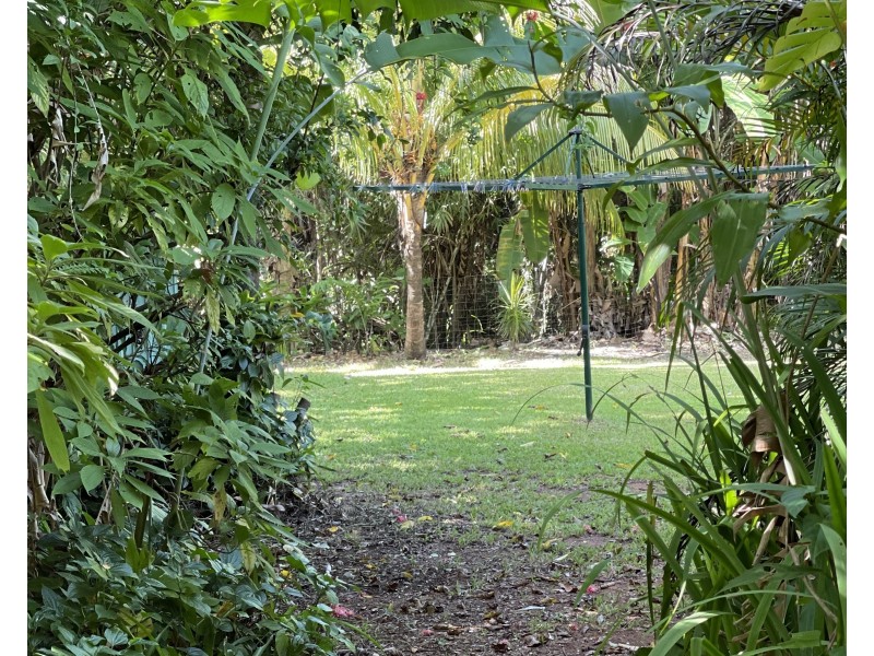 7 Hutchison Cl, Mission Beach QLD 4852