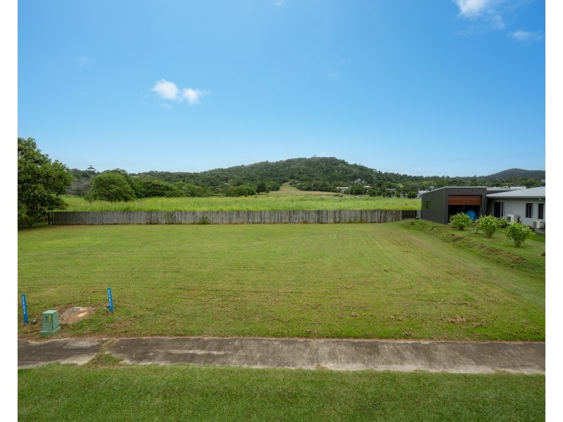 8 Reef St, Wongaling Beach QLD 4852