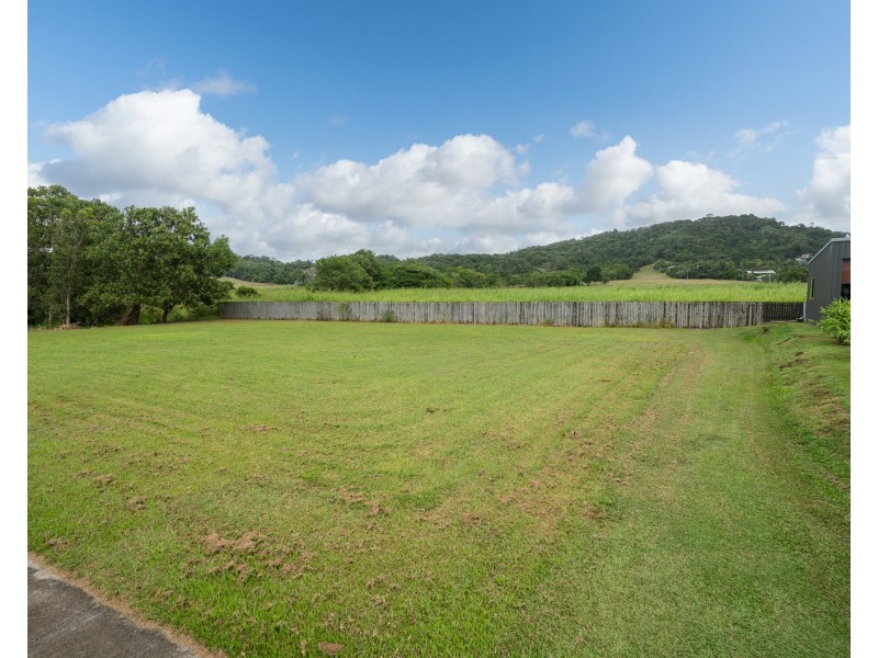 8 Reef St, Wongaling Beach QLD 4852