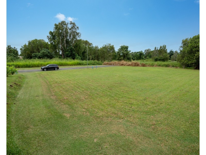 8 Reef St, Wongaling Beach QLD 4852